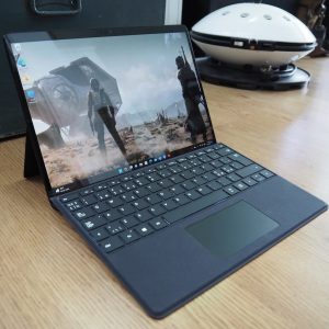 Read more about the article Microsoft Surface Pro X – tyylikäs tietokone peruskäyttöön